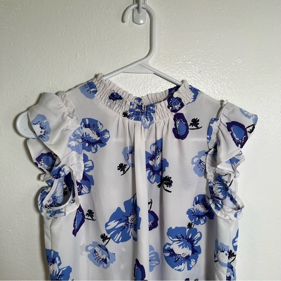 Loft Blouse White Blue Floral Smocked Neck Flutter Sleeve XSP - Picture 2 of 9